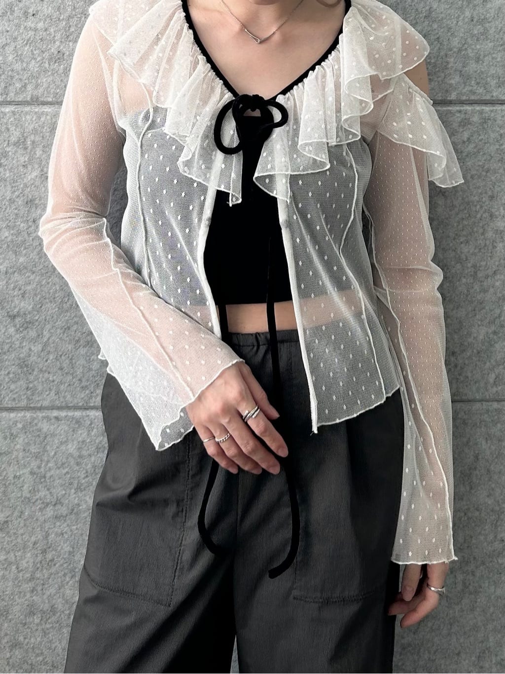 honoka Aさんの「CODE A｜tulle asymmetry blouse」を使ったコーディネート