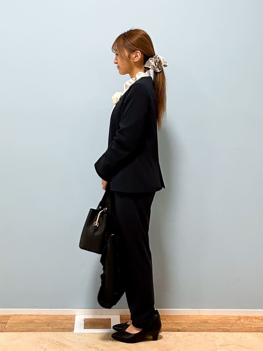 mikoさんの「SHOO･LA･RUE｜【洗濯機可/セットアップ可/S-3L】きちんと楽に。カットジョーゼットノーカラージャケット」を使ったコーディネート