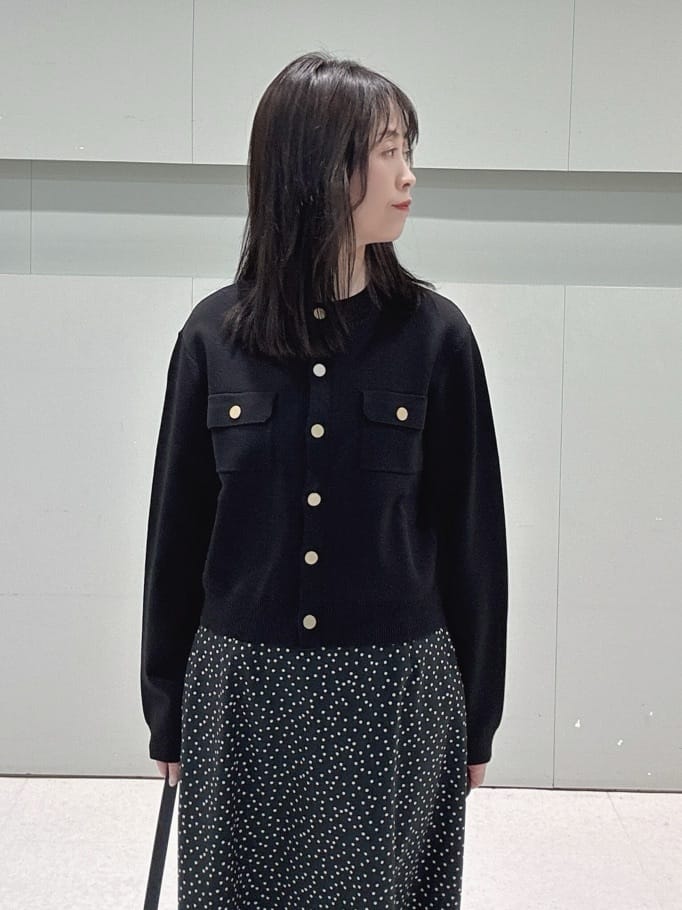makiさんの「UNTITLED｜【セットアップ可/後ろウエストゴム】ランダムドットスカート」を使ったコーディネート