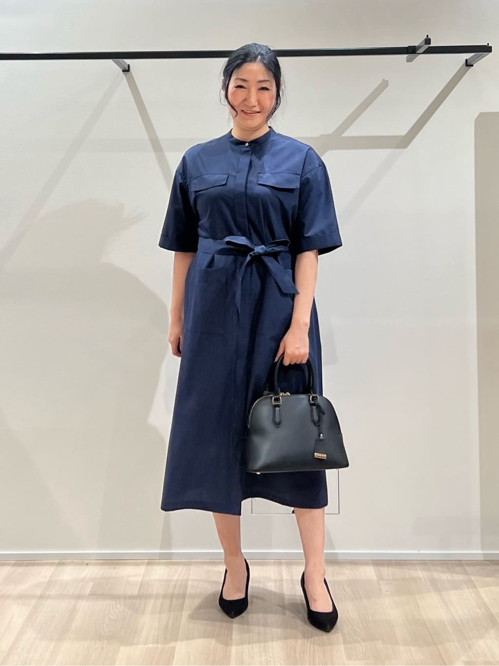 TOMOMIさんの「UNTITLED｜◆【洗える/前開きボタン】シャンブレーシャツワンピース」を使ったコーディネート