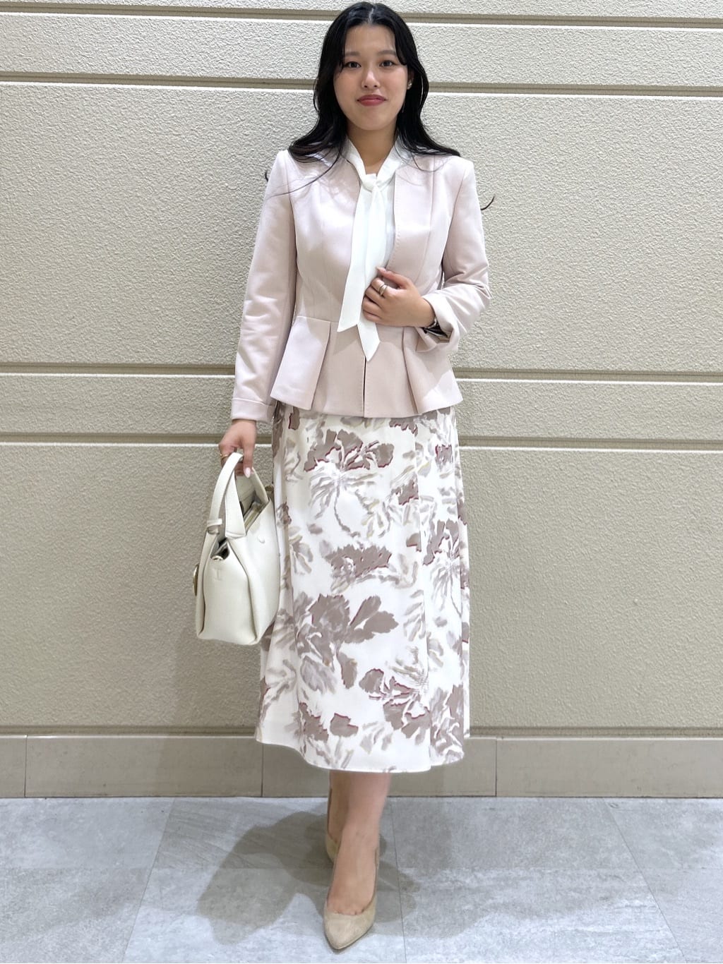 Momokaさんの「COUP DE CHANCE｜【手洗い可／日本製／スーツ可】ペプラムデザイン　カラーレスジャケット」を使ったコーディネート