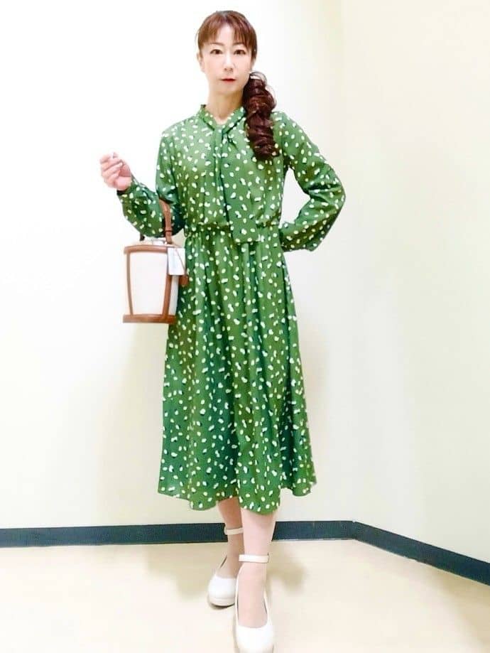 花さんの「Reflect｜【セレモニー／通勤／おでかけに◎】フラワープリントボウタイワンピース」を使ったコーディネート