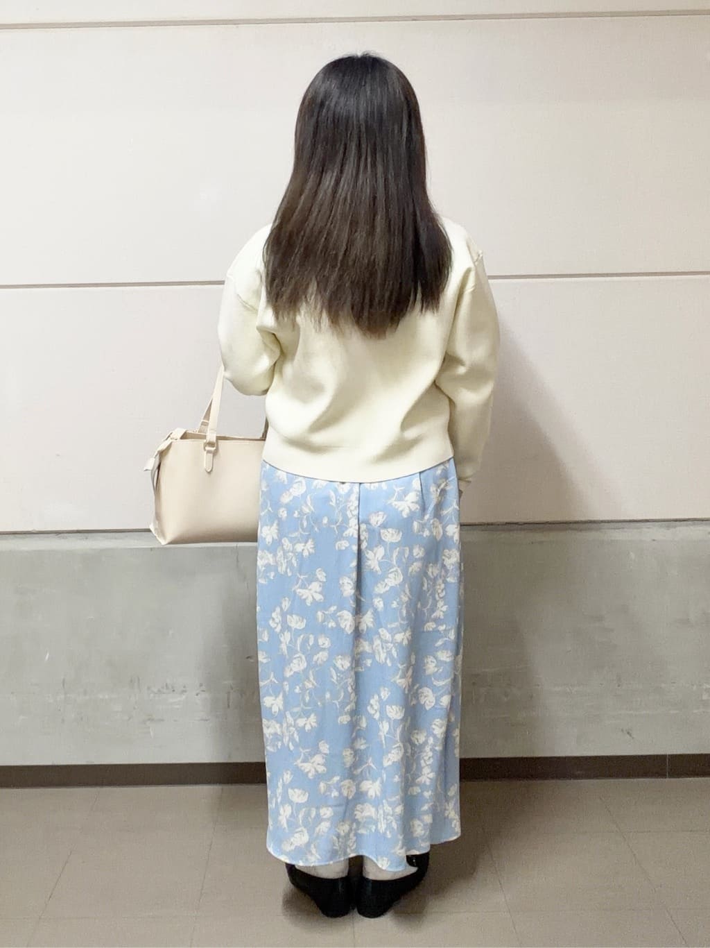まちゃんなちゃんさんの「SHOO･LA･RUE｜【洗濯機可/S-LL】1枚でも羽織りでも 華やか上品カーデ」を使ったコーディネート