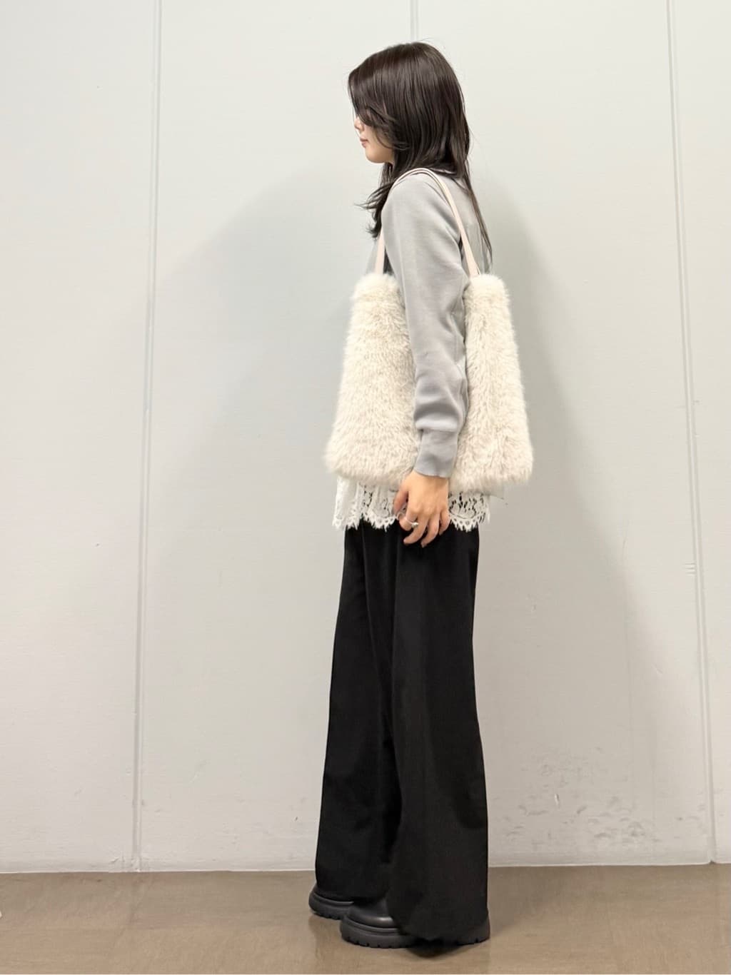 mizukiさんの「INDIVI｜【洗える／選べる8色】トーンアップニット」を使ったコーディネート