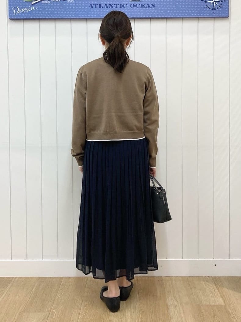 yoshiさんの「Dessin｜【2点セット・洗える】ニットカーディガン&times;ノースリーブワンピース」を使ったコーディネート