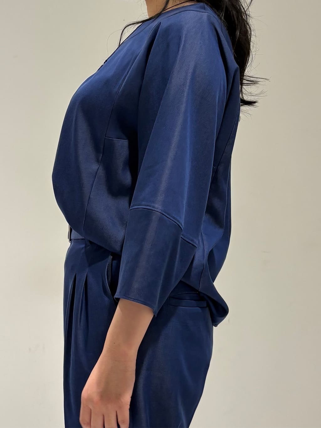 momokoさんの「INDIVI｜【洗える／UVケア／SETUP可能】デニムライク ランタン袖ブラウス」を使ったコーディネート