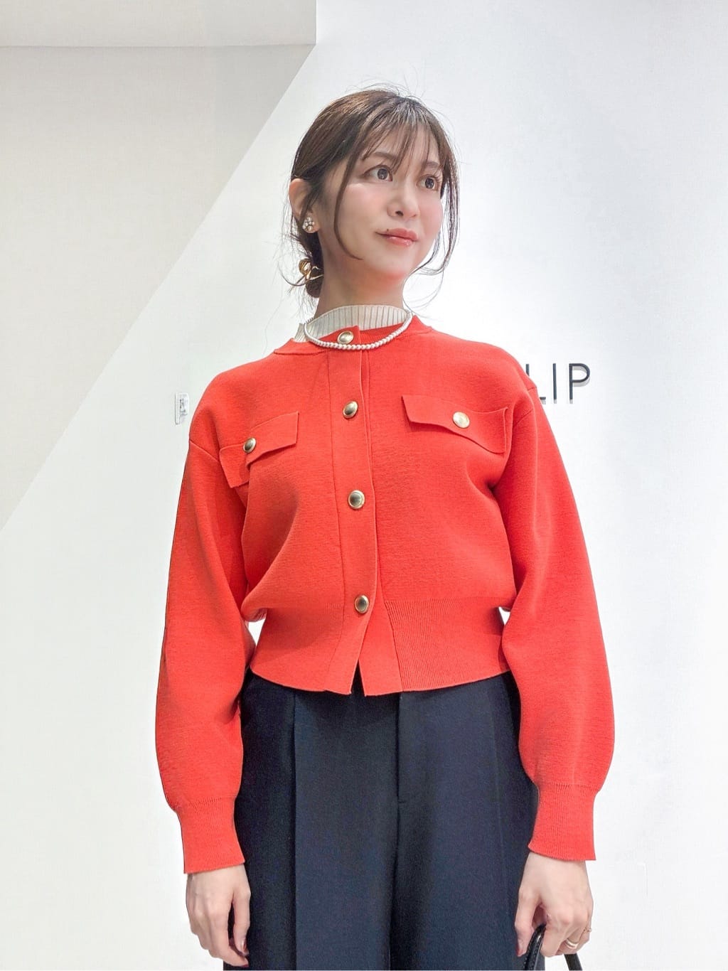 もんちゃんさんの「OPAQUE.CLIP｜フラップポケット金ボタンニットカーディガン【洗濯機OK】」を使ったコーディネート