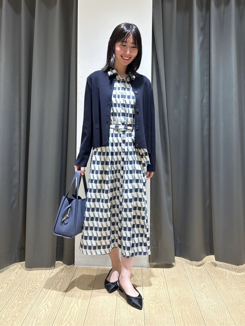 Yoshimiさんの「INDIVI｜【洗える／2WAY】ベルト付き ジオメトリック柄 シャツワンピース」を使ったコーディネート