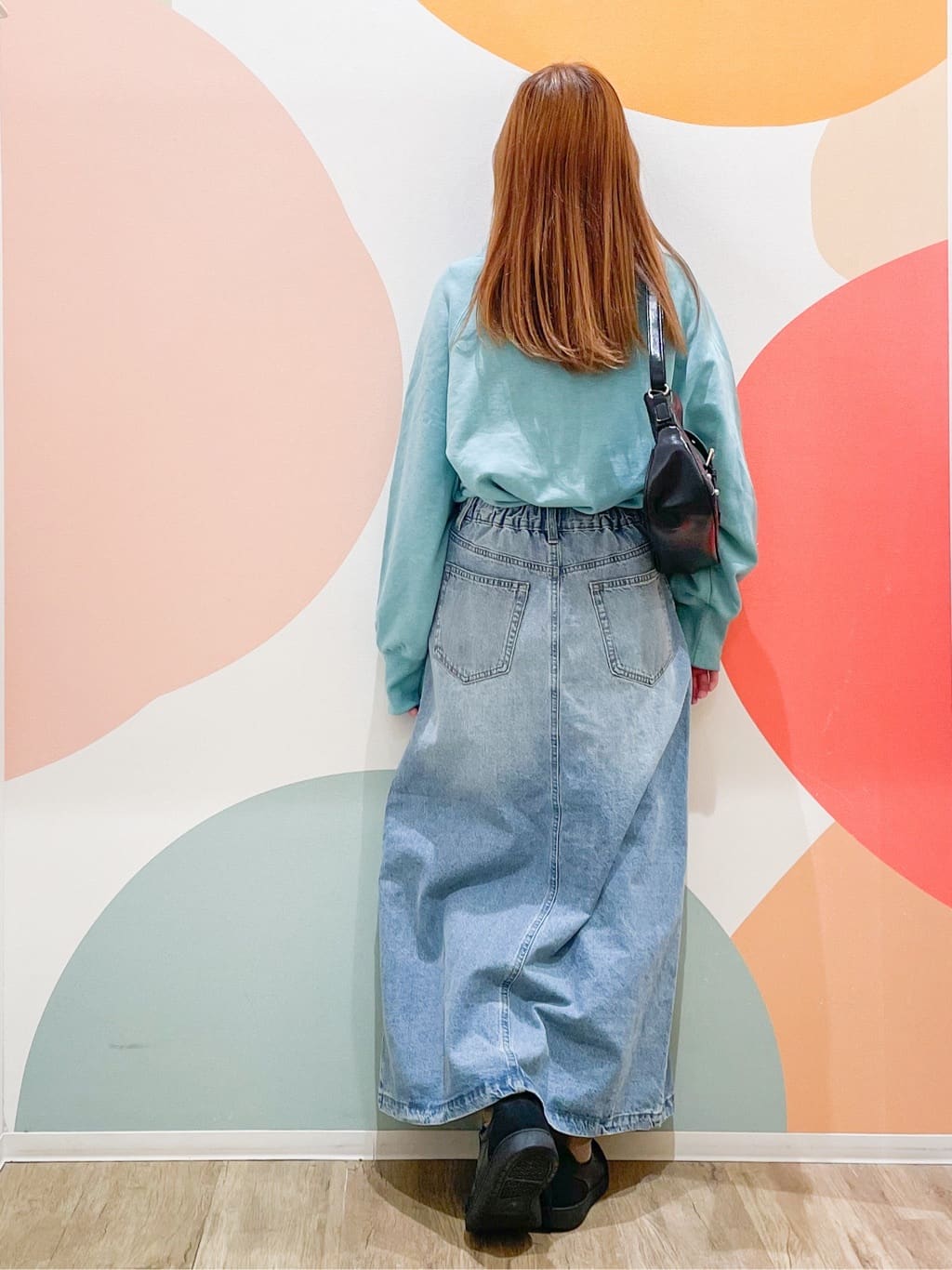 とまとさんの「SHOO･LA･RUE｜【SHOO・LA・RUE DENIM】シンプルだから使いやすい Aラインスカート」を使ったコーディネート