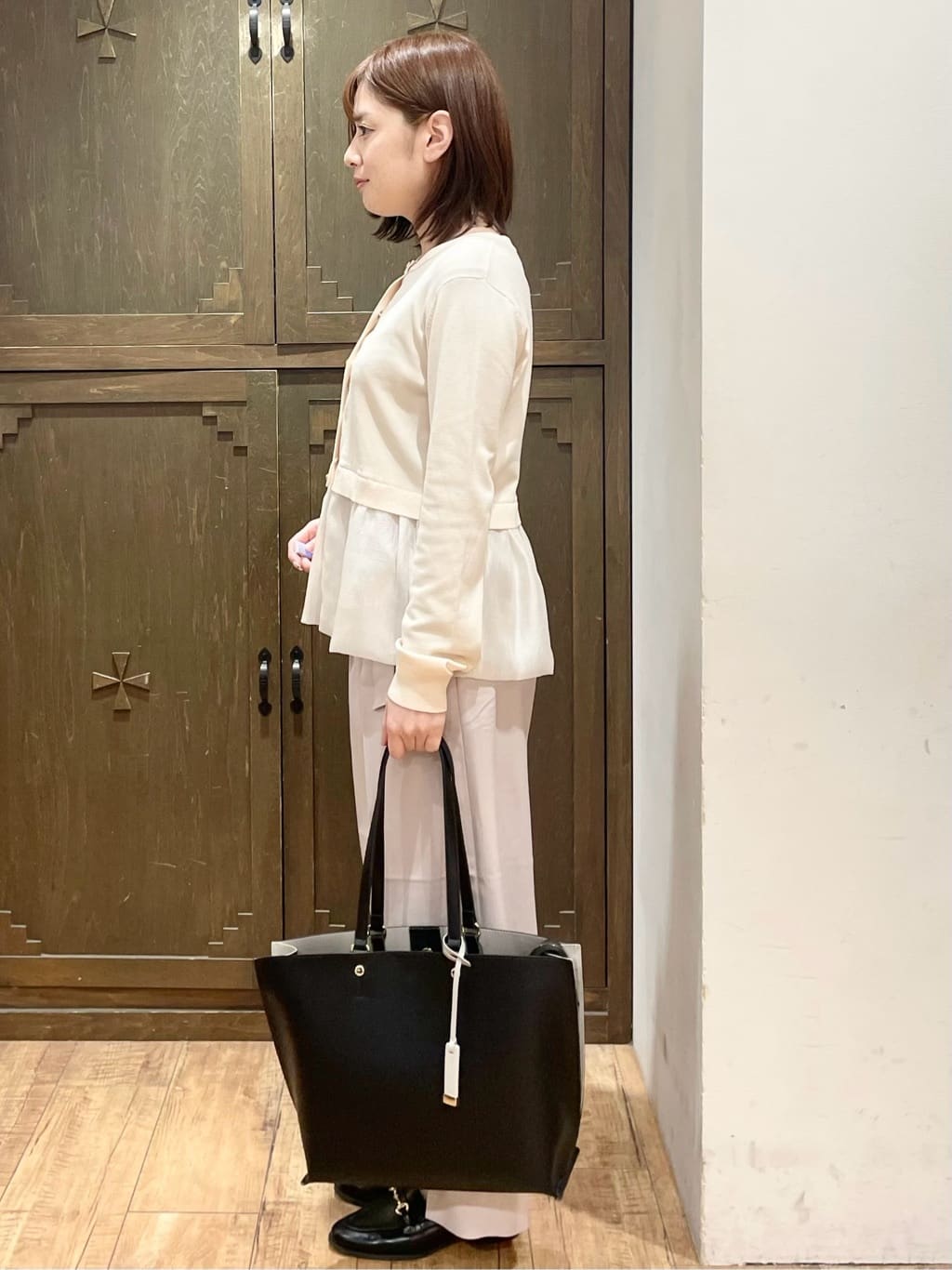 yさんの「index｜【吸水速乾】ストレッチワイドストレートパンツ／セットアップ対応《洗濯機OK》」を使ったコーディネート