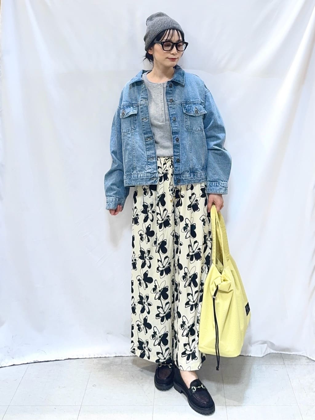 𝐇𝐢𝐫𝐨𝐦𝐢さんの「SHOO･LA･RUE｜【SHOO・LA・RUE DENIM】羽織るだけでこなれる　オーバーサイズデニムジャケット」を使ったコーディネート
