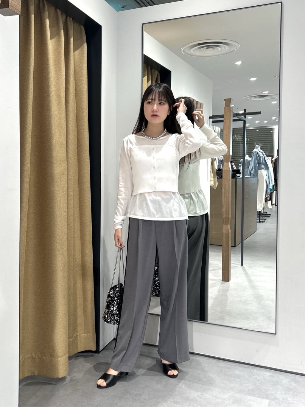 Renoさんの「INDIVI｜Comfy SET UP｜イージーサイドラインワイドパンツ【セットアップ対応／通勤／カセット服／接触」を使ったコーディネート