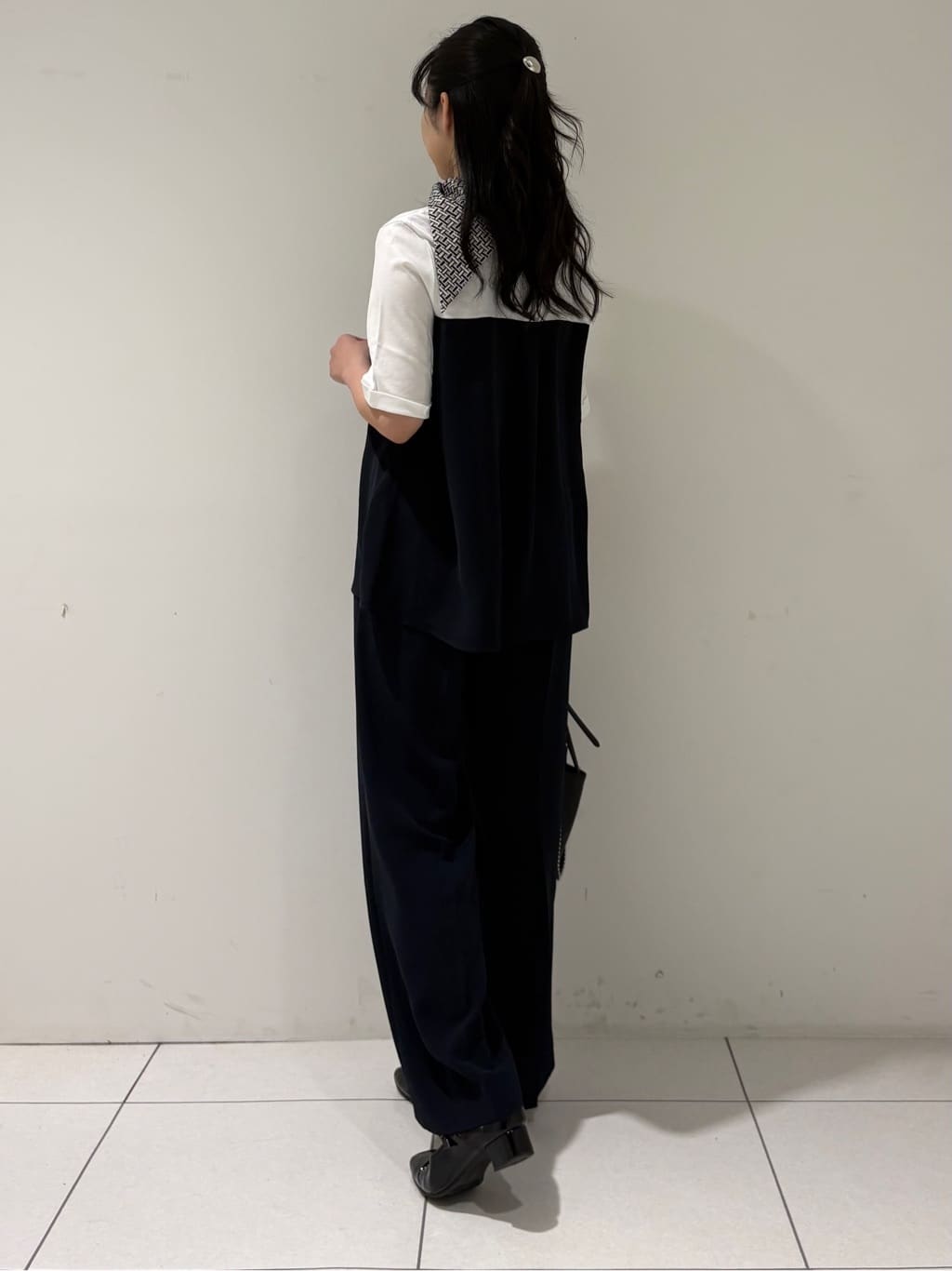 momokoさんの「INDIVI｜【着る日傘／SETUP可能】ビスチェレイヤード風トップス」を使ったコーディネート