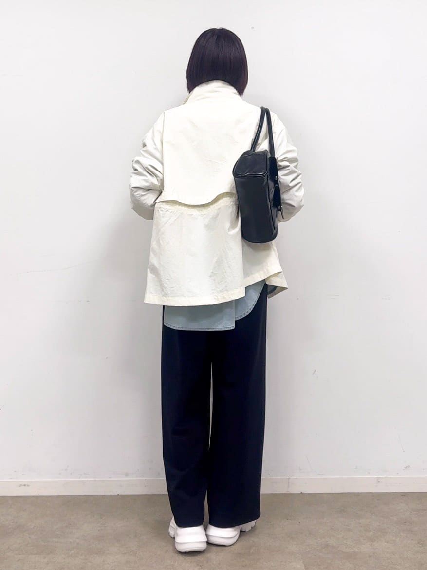 𝐜𝐡𝐢𝐤𝐚さんの「SHOO･LA･RUE｜【防花粉/S-LL】ウエストマークですっきり見え　軽やかスタンドブルゾン」を使ったコーディネート