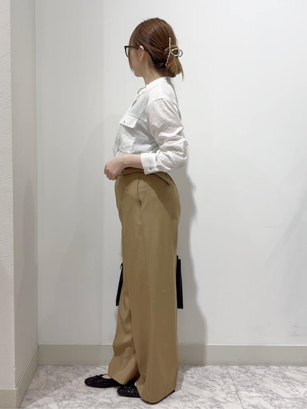しかっちさんの「grove｜【貴島明日香さん着用】お仕事も普段も。今どきワークシャツブラウス」を使ったコーディネート