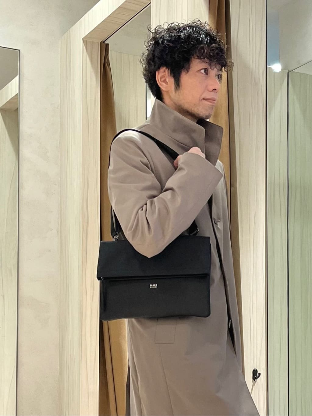 URAさんの「TAKEO KIKUCHI｜撥水ツイル スタンドカラー コート」を使ったコーディネート