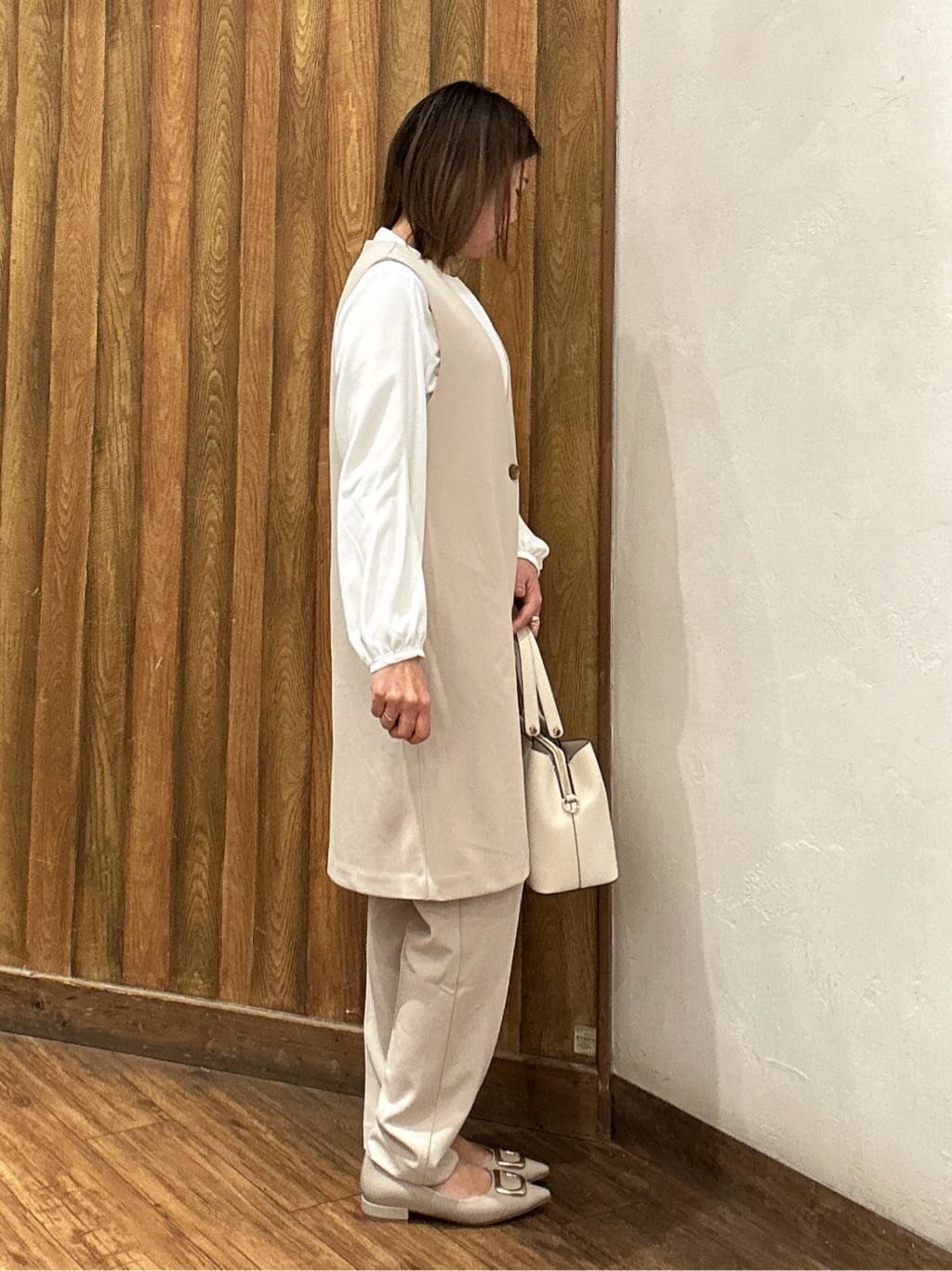 saaさんの「SHOO･LA･RUE｜【洗濯機可/セットアップ可/S-3L】きちんと楽に。カットジョーゼット ロングジレ」を使ったコーディネート