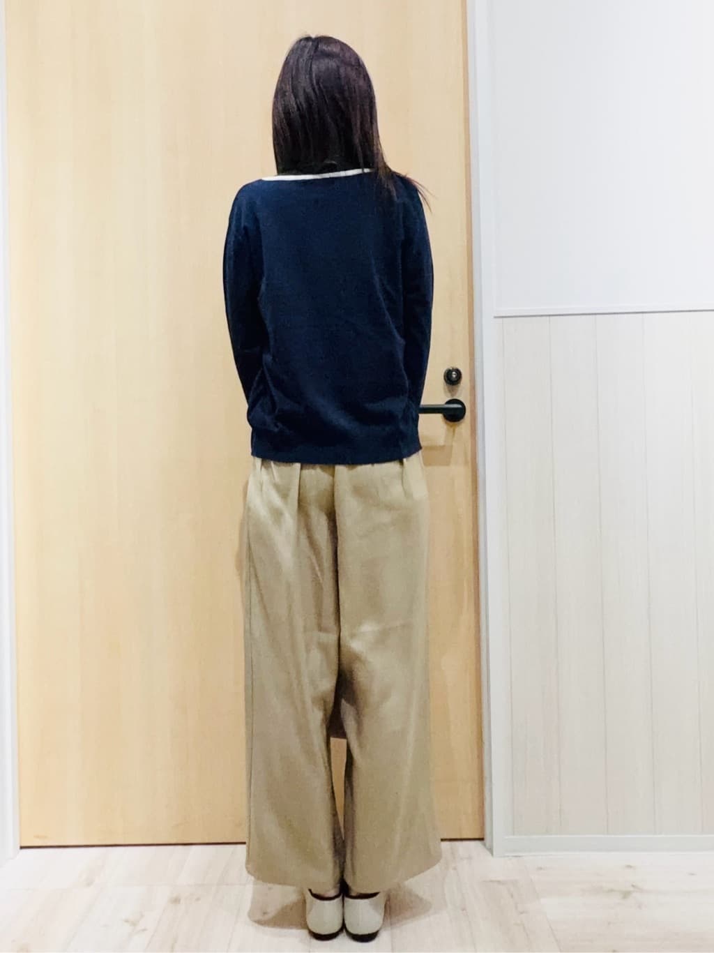 Naさんの「SHOO･LA･RUE｜【洗濯機可/S-LL/アンサンブル可】すっきりと好印象 配色クルーネックニット」を使ったコーディネート