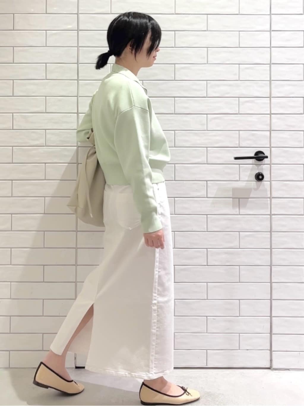 しおりさんの「OPAQUE.CLIP｜ハーフZIP刺繍ロゴニット【洗濯機OK】」を使ったコーディネート