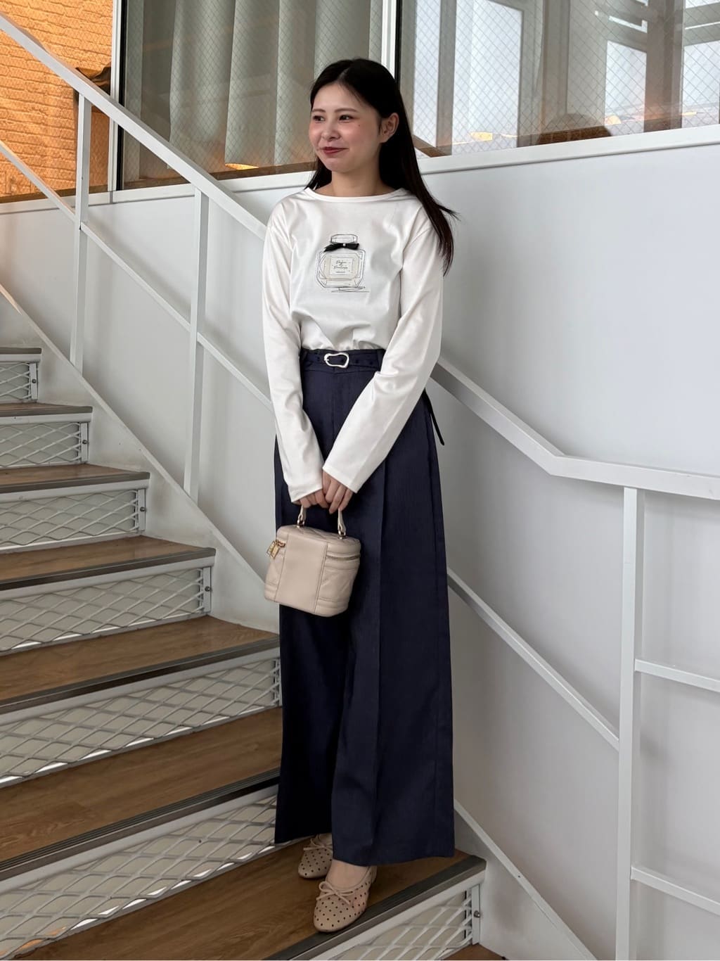AOIさんの「Couture brooch｜【綿100％・洗える】パリジェンヌ プリントTシャツ」を使ったコーディネート