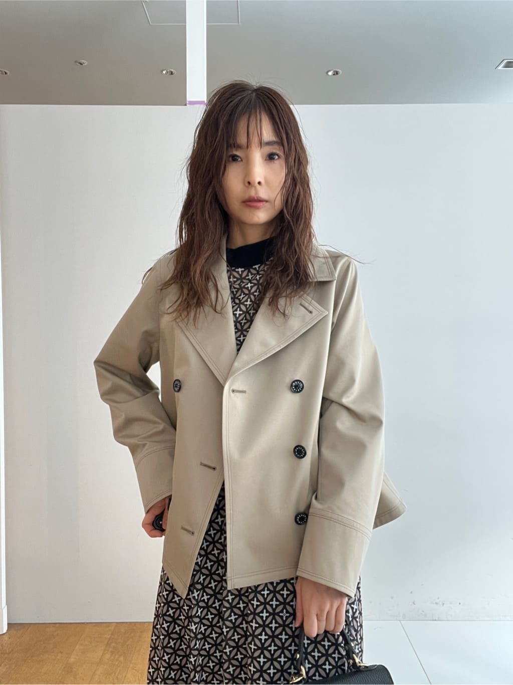 misaさんの「DRESSTERIOR｜【ウォッシャブル/撥水素材】Aラインショートトレンチジャケット」を使ったコーディネート