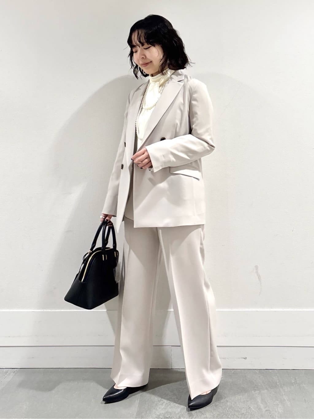 モエカさんの「UNTITLED｜【新色追加/セットアップ可】エアリー ダブルブレストジャケット」を使ったコーディネート
