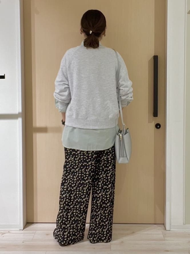 funafunaさんの「SHOO･LA･RUE｜MIX調 シンプルラグランスウェット」を使ったコーディネート