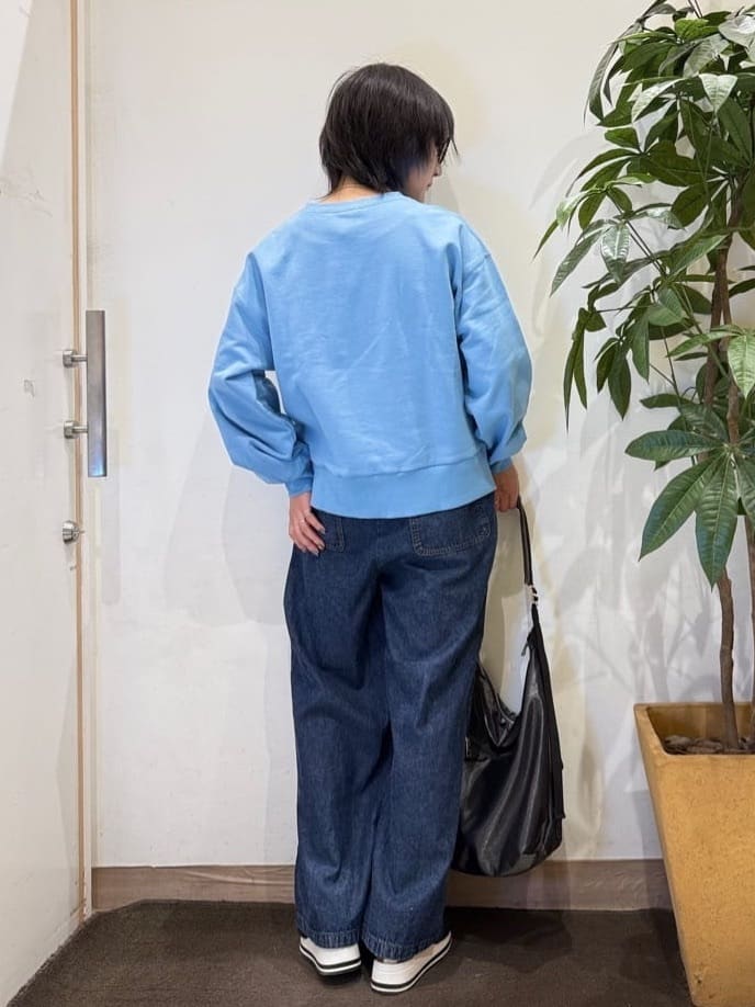 misakiさんの「SHOO･LA･RUE｜【綿100%/洗濯機可/S-LL/選べる4柄】ゆるく決めたい日に プリントアソートスウェット」を使ったコーディネート