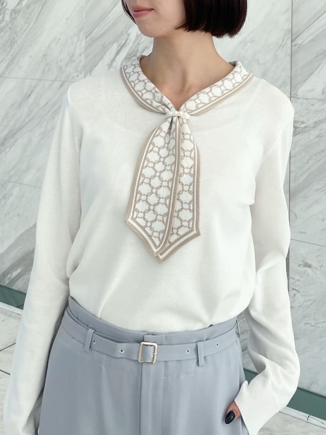 NATSUMIさんの「grove｜ディテールで差がつく　大人のスカーフ柄ボウタイニット」を使ったコーディネート