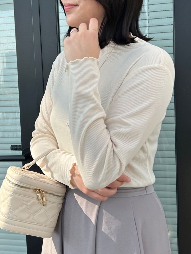 shinoさんの「Couture brooch｜【プチプラ】シアーテレコインナー」を使ったコーディネート