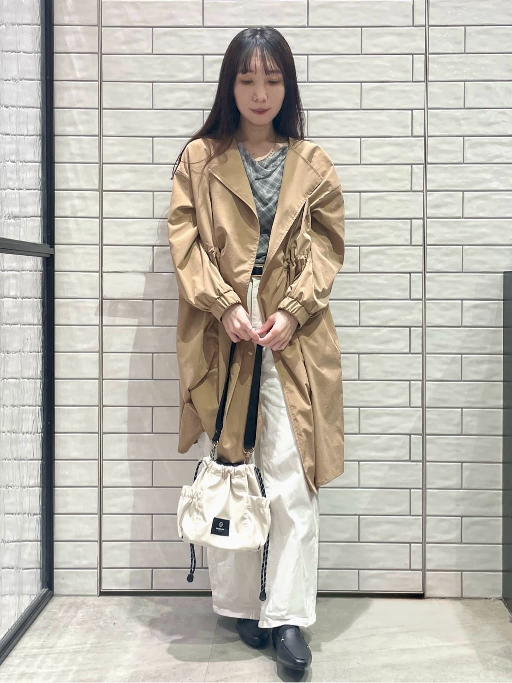 ayakaさんの「OPAQUE.CLIP｜ヴィンテージクロスノーカラーロングコート【洗濯機OK／ストレッチ／イージーアイロン】」を使ったコーディネート