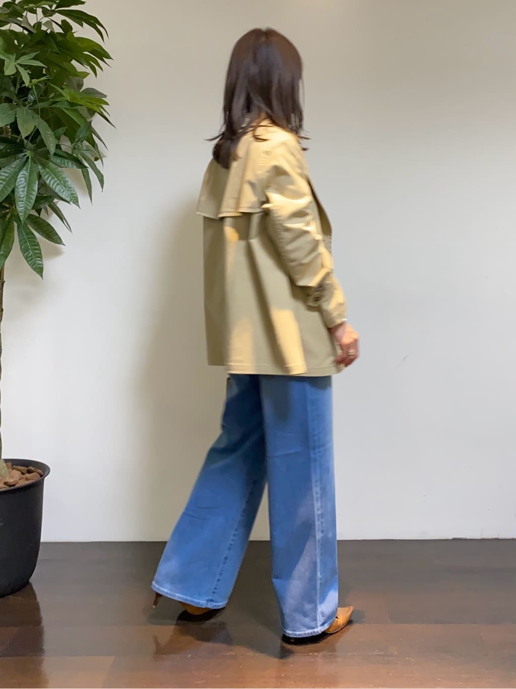 tomoさんの「UNTITLED｜【定番人気/はっ水/洗える】タスランショートトレンチコート」を使ったコーディネート