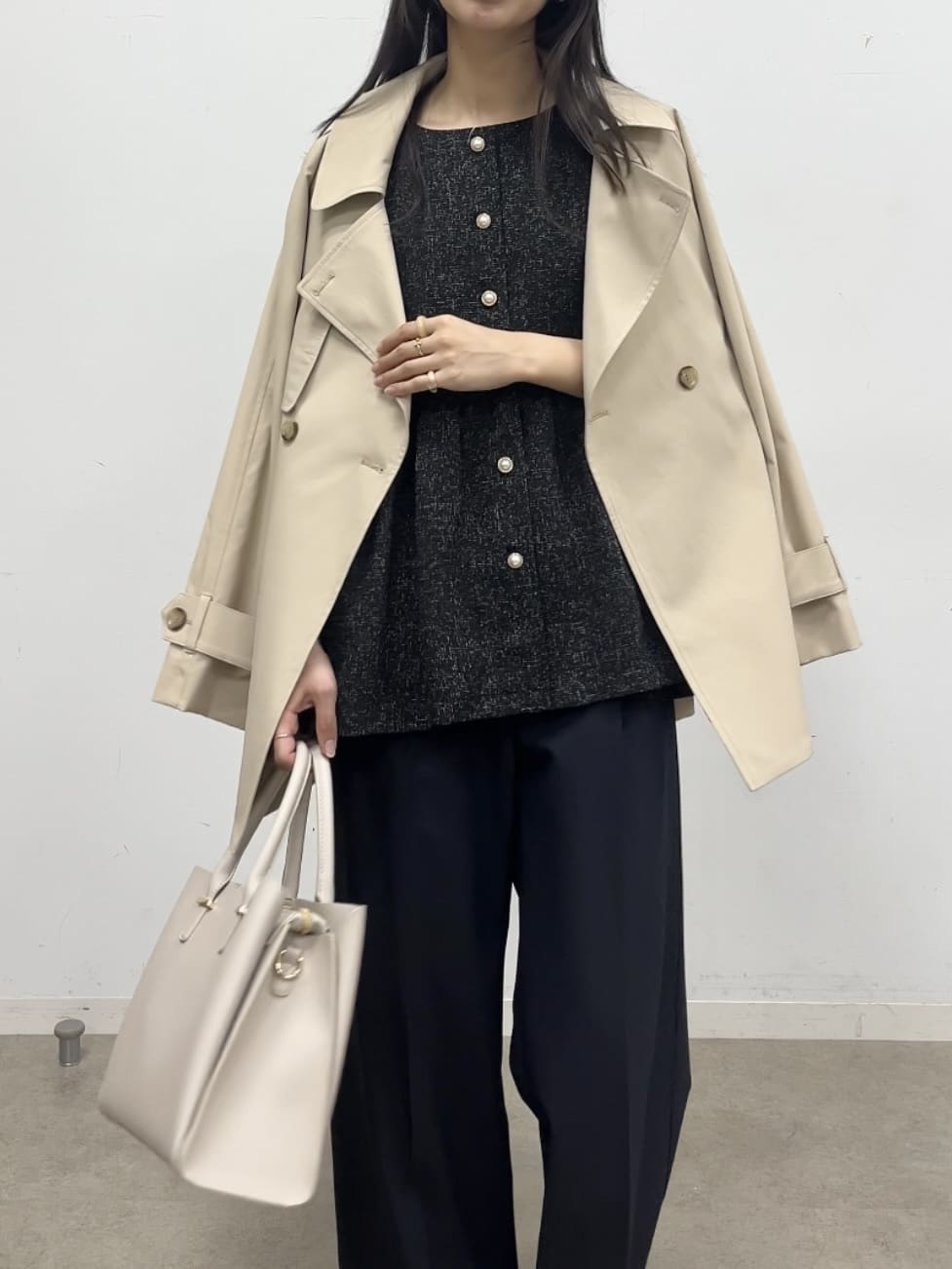 cotaniさんの「SHOO･LA･RUE｜【S-LL/撥水】通勤やお出かけにも活躍 ミドルトレンチコート」を使ったコーディネート