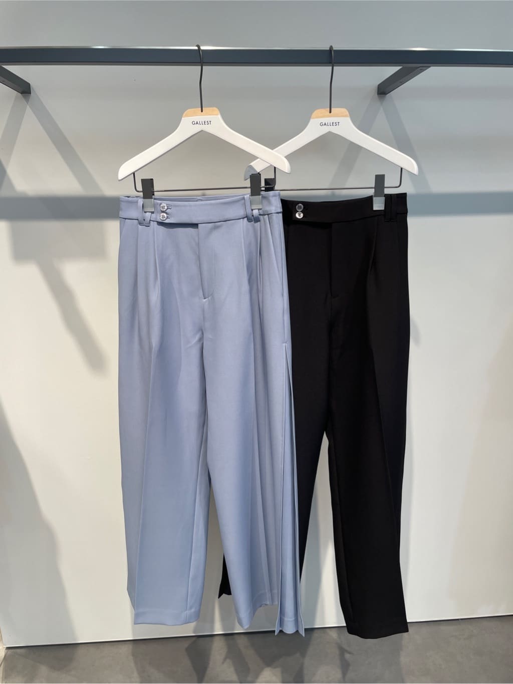 takaさんの「INDIVI｜【オケージョン／セレモニー／セットアップ可能】ダブルクロスサロペット」を使ったコーディネート