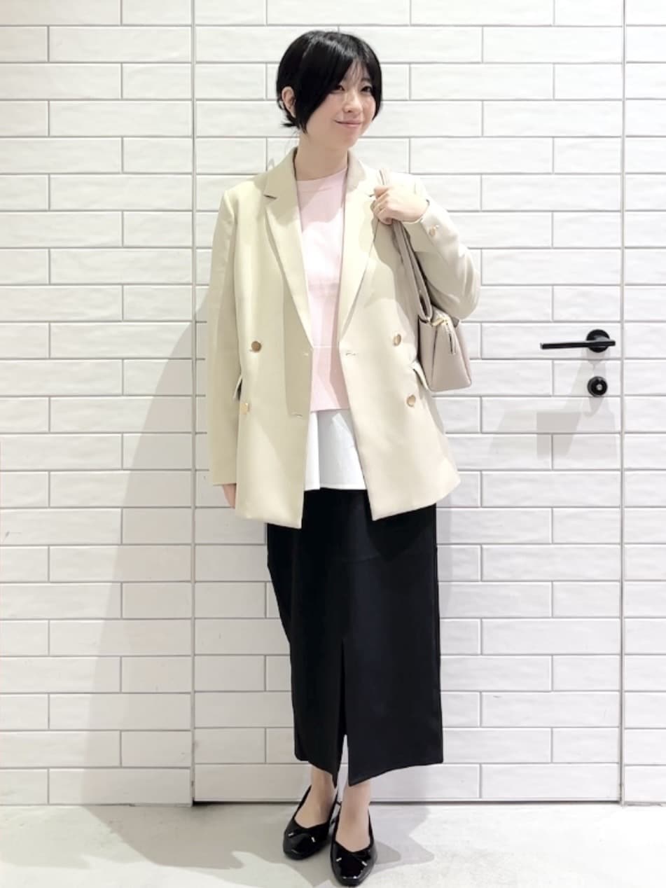 しおりさんの「OPAQUE.CLIP｜金ボタンダブルブレストテーラードジャケット／セットアップ対応【洗える】」を使ったコーディネート