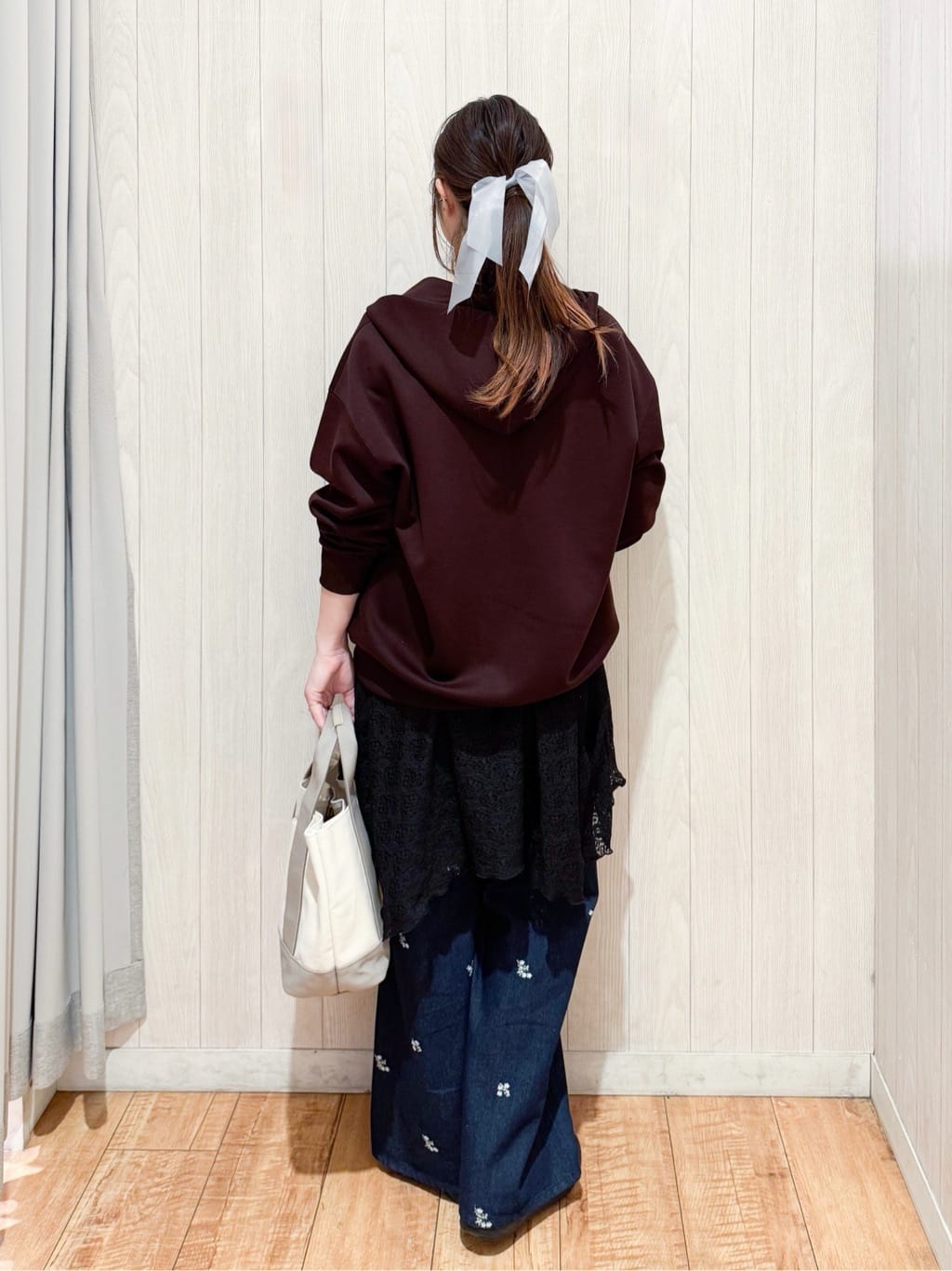 愛さんの「SHOO･LA･RUE｜【セットアップ可/S-LL/なめらかタッチ】大人カジュアルスタイルに ZIPパーカ」を使ったコーディネート