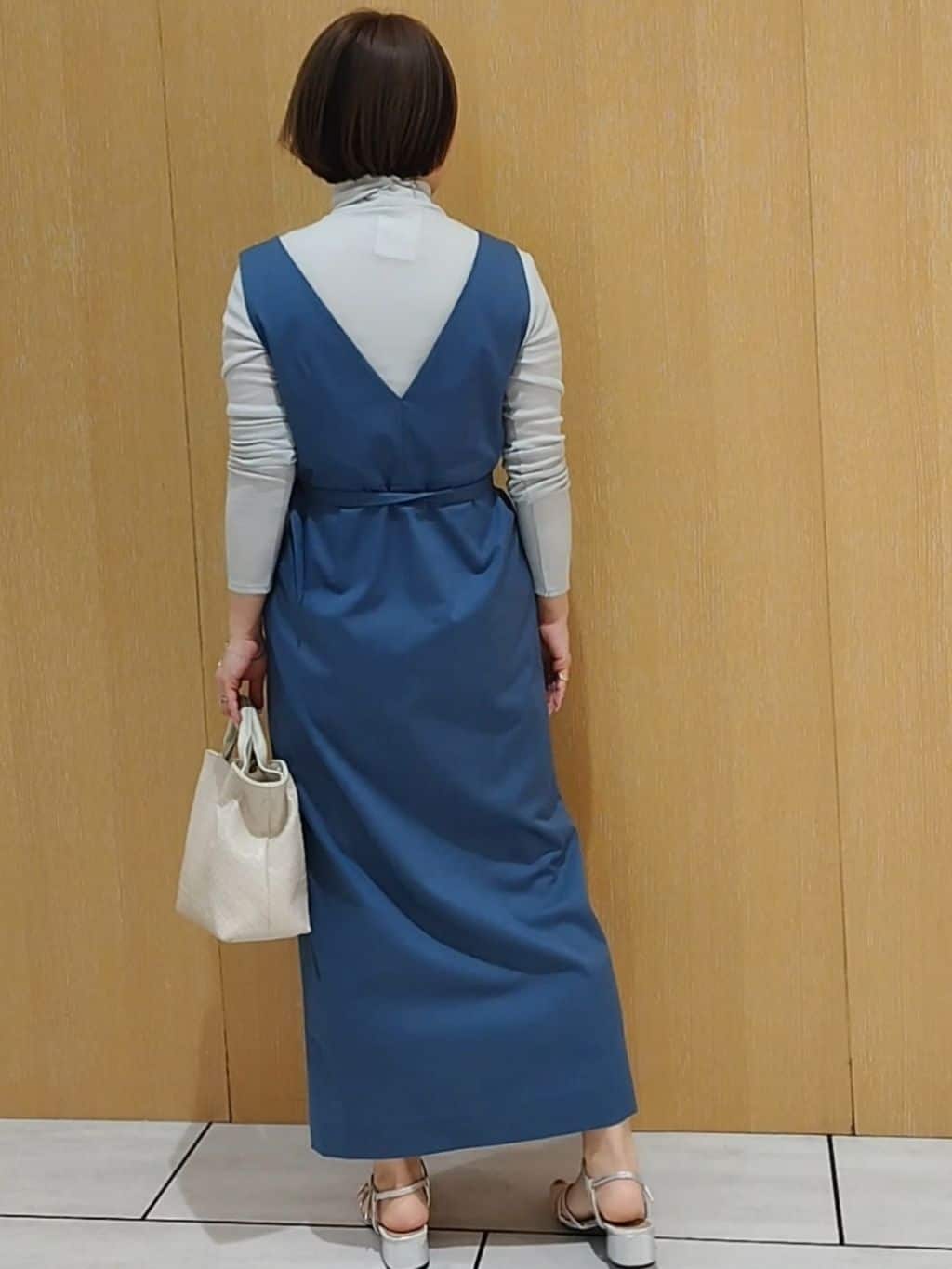 s u g iさんの「UNTITLED｜【洗える】スクエアネックジャンパースカート」を使ったコーディネート