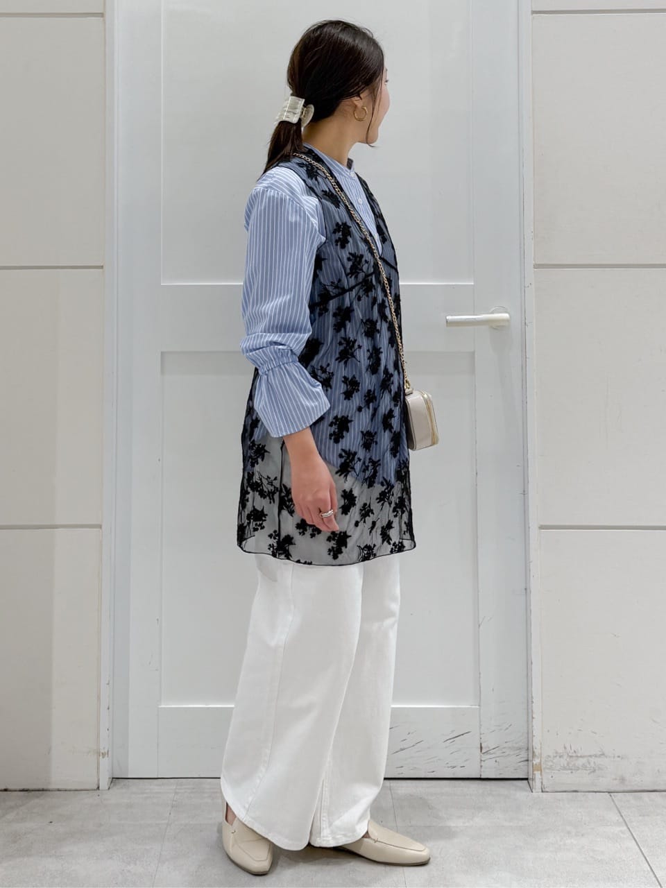yuka.aさんの「OPAQUE.CLIP｜シアー刺繍チュニックブラウス【洗濯機OK】」を使ったコーディネート