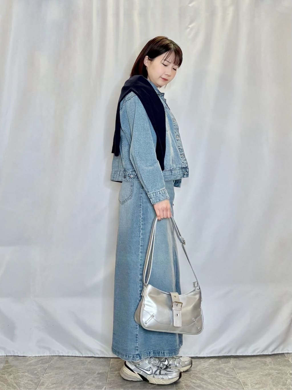 ネリさんの「SHOO･LA･RUE｜【SHOO・LA・RUE DENIM】羽織るだけでこなれる　オーバーサイズデニムジャケット」を使ったコーディネート