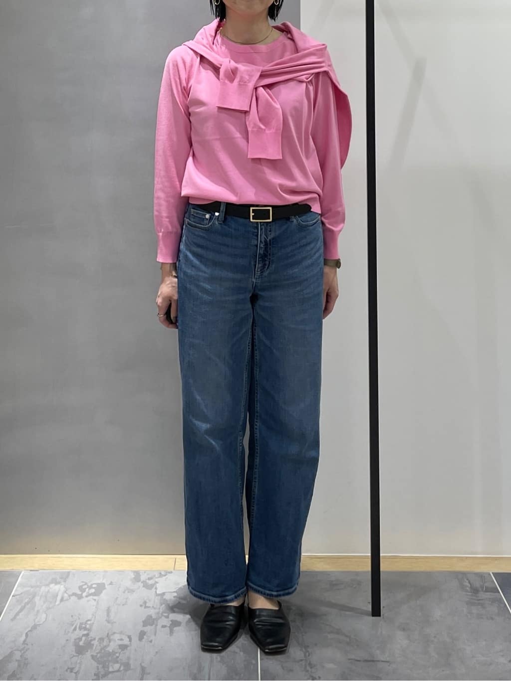 shihoさんの「INDIVI｜【洗える／アンサンブル可能】シンプルデザインニット」を使ったコーディネート