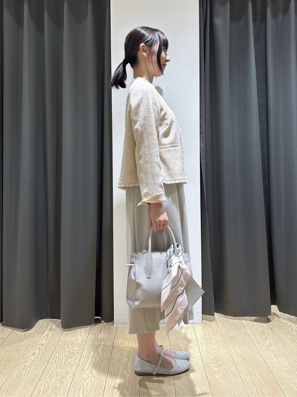 Yoshimiさんの「INDIVI｜【軽量／SETUP可能】ストレッチツイードジャケット」を使ったコーディネート