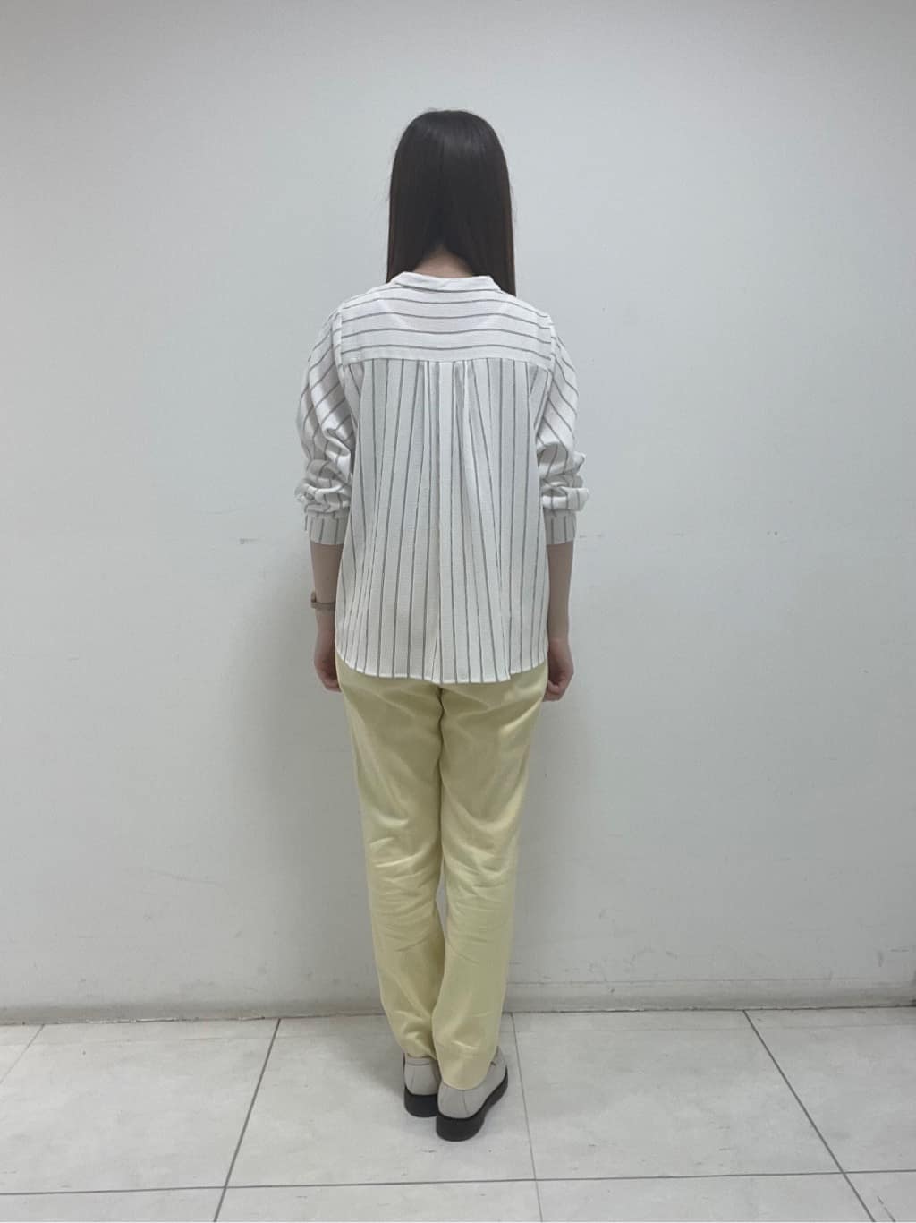 mさんの「INDIVI｜【撥水/軽量】ミドル丈 ミニマルトレンチコート」を使ったコーディネート