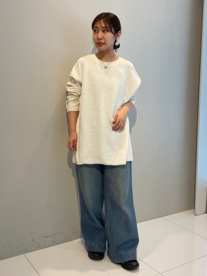 abeさんの「tk.TAKEO KIKUCHI｜アルチザンカットフクレジャカードカットソー」を使ったコーディネート
