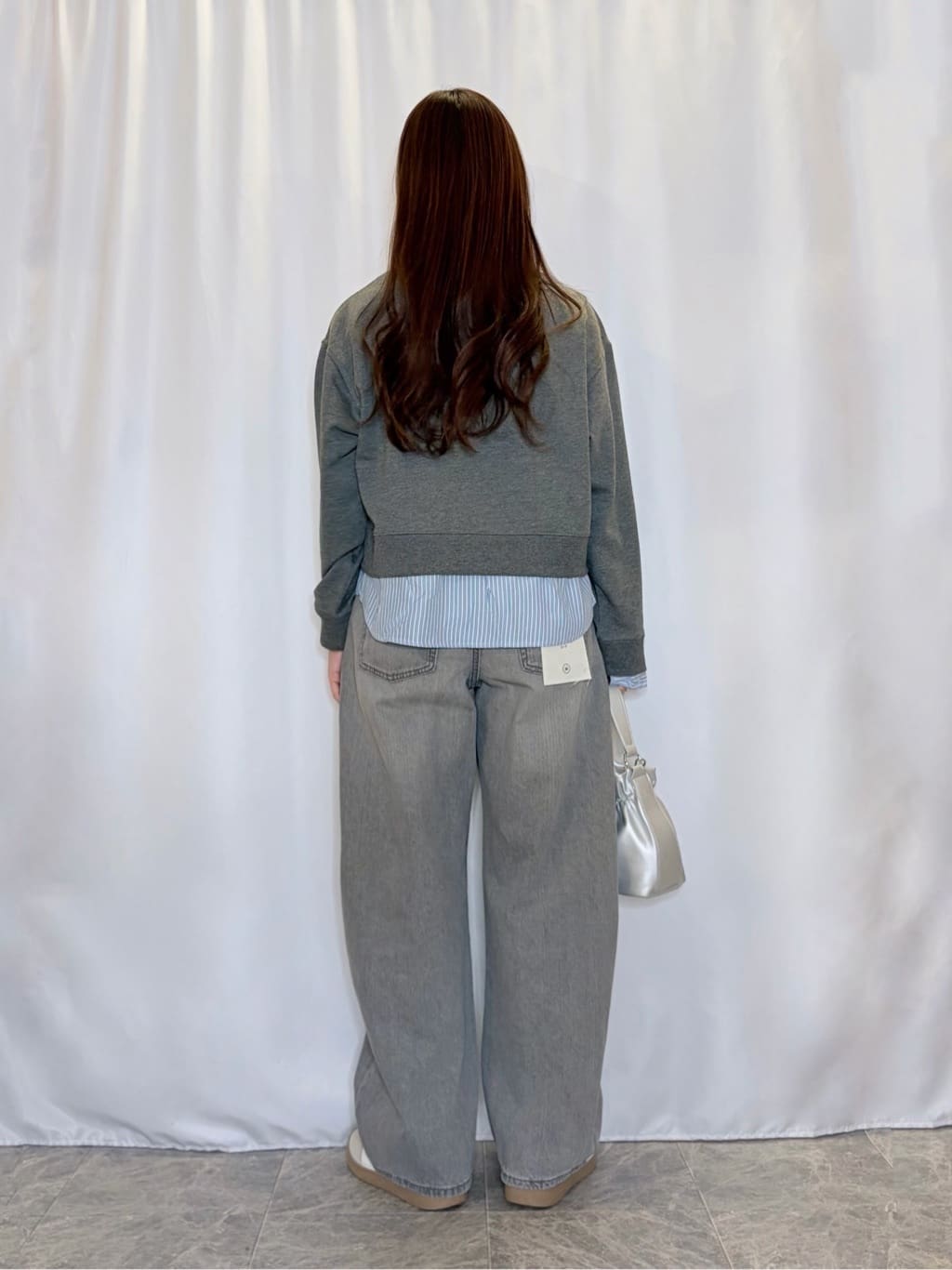 おうめさんの「SHOO･LA･RUE｜【SHOO・LA・RUE DENIM/高レビュー】ゆるっと決まる こなれカーブデニムパンツ」を使ったコーディネート