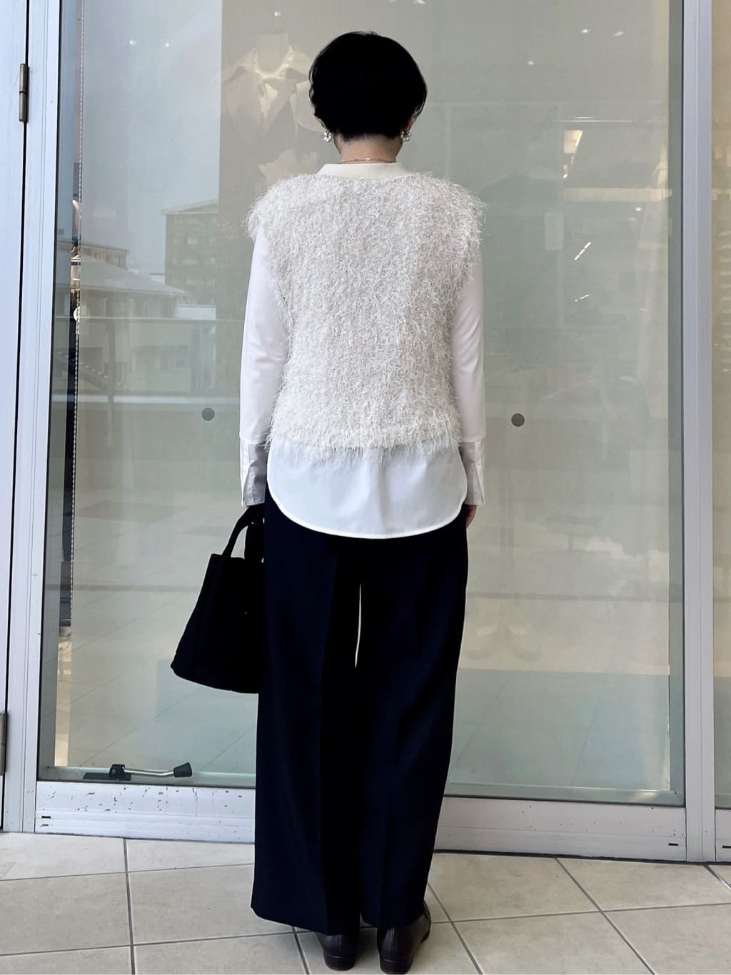 yo-koさんの「OPAQUE.CLIP｜フリンジニットベスト【洗濯機OK】」を使ったコーディネート