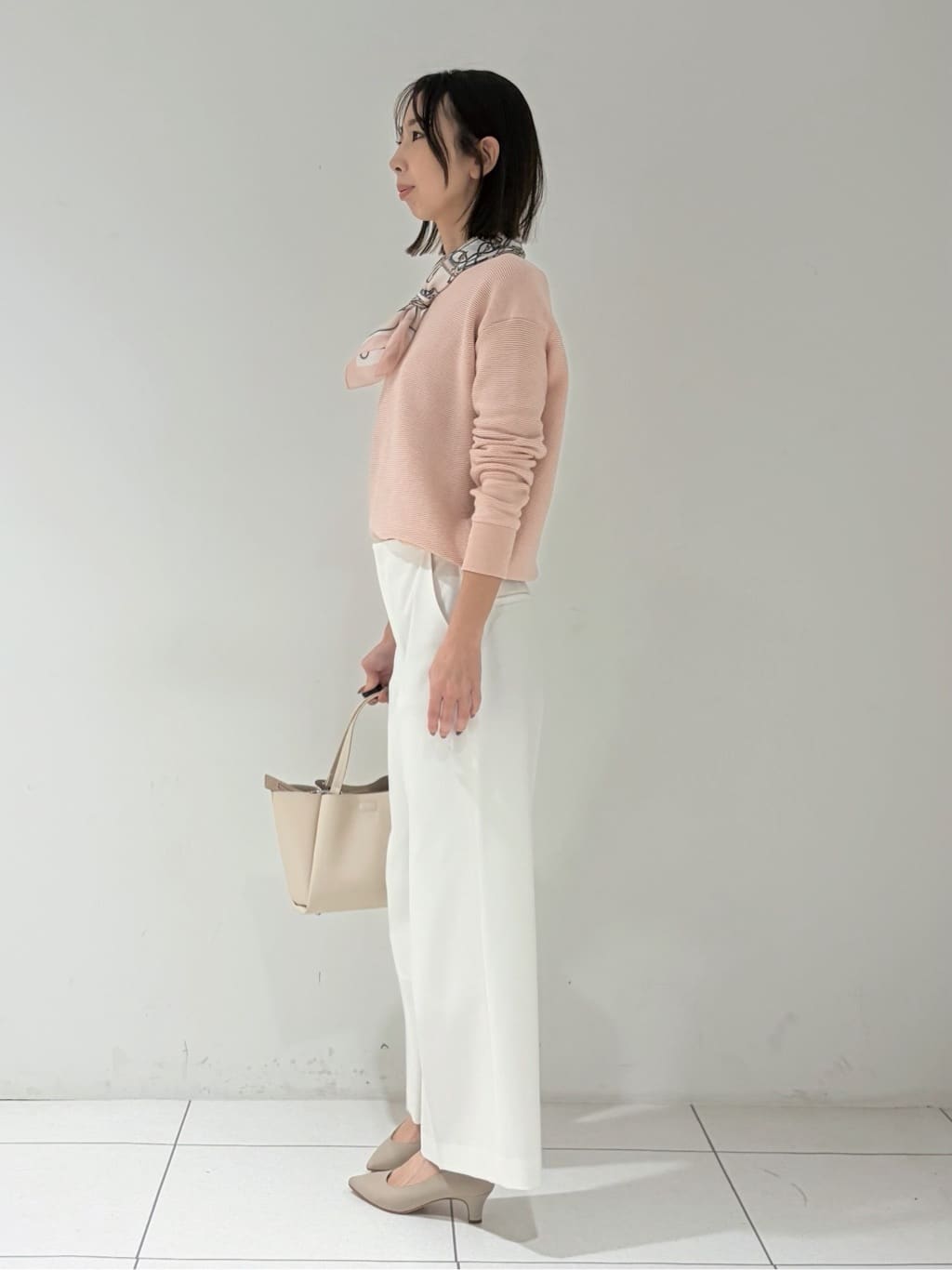 shioriさんの「INDIVI｜【洗える／軽量】きらめきVネックニット」を使ったコーディネート