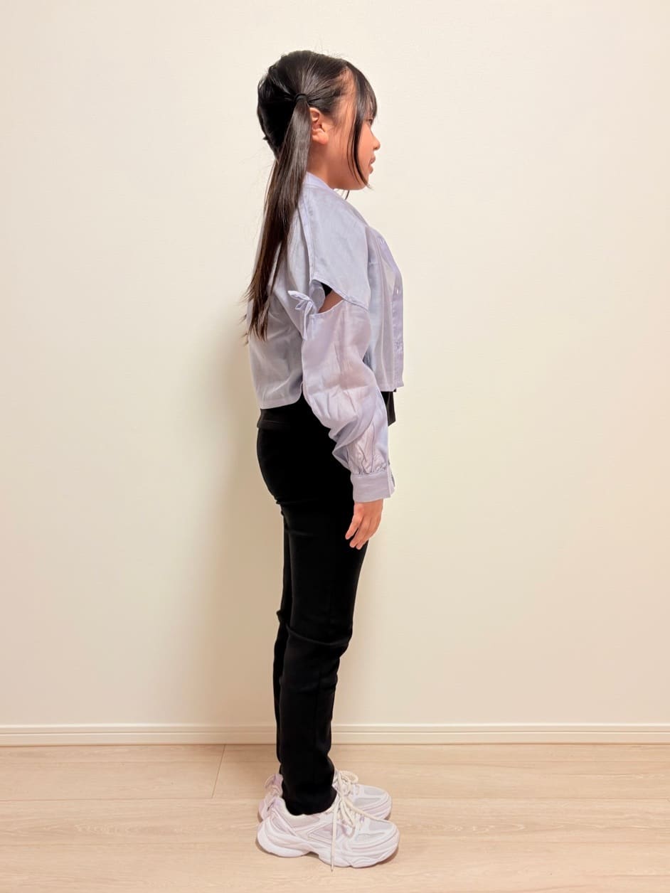 YUMIさんの「SHOO･LA･RUE｜【130-150cm】チャーム付きTシャツ」を使ったコーディネート