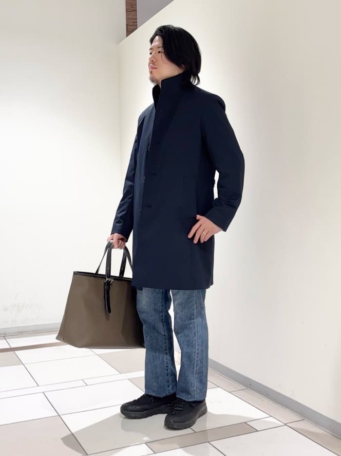 及川さんの「TAKEO KIKUCHI｜撥水ツイル スタンドカラー コート」を使ったコーディネート