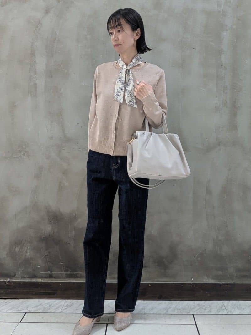 shioさんの「grove｜大人のための華やぎニットカーディガン」を使ったコーディネート