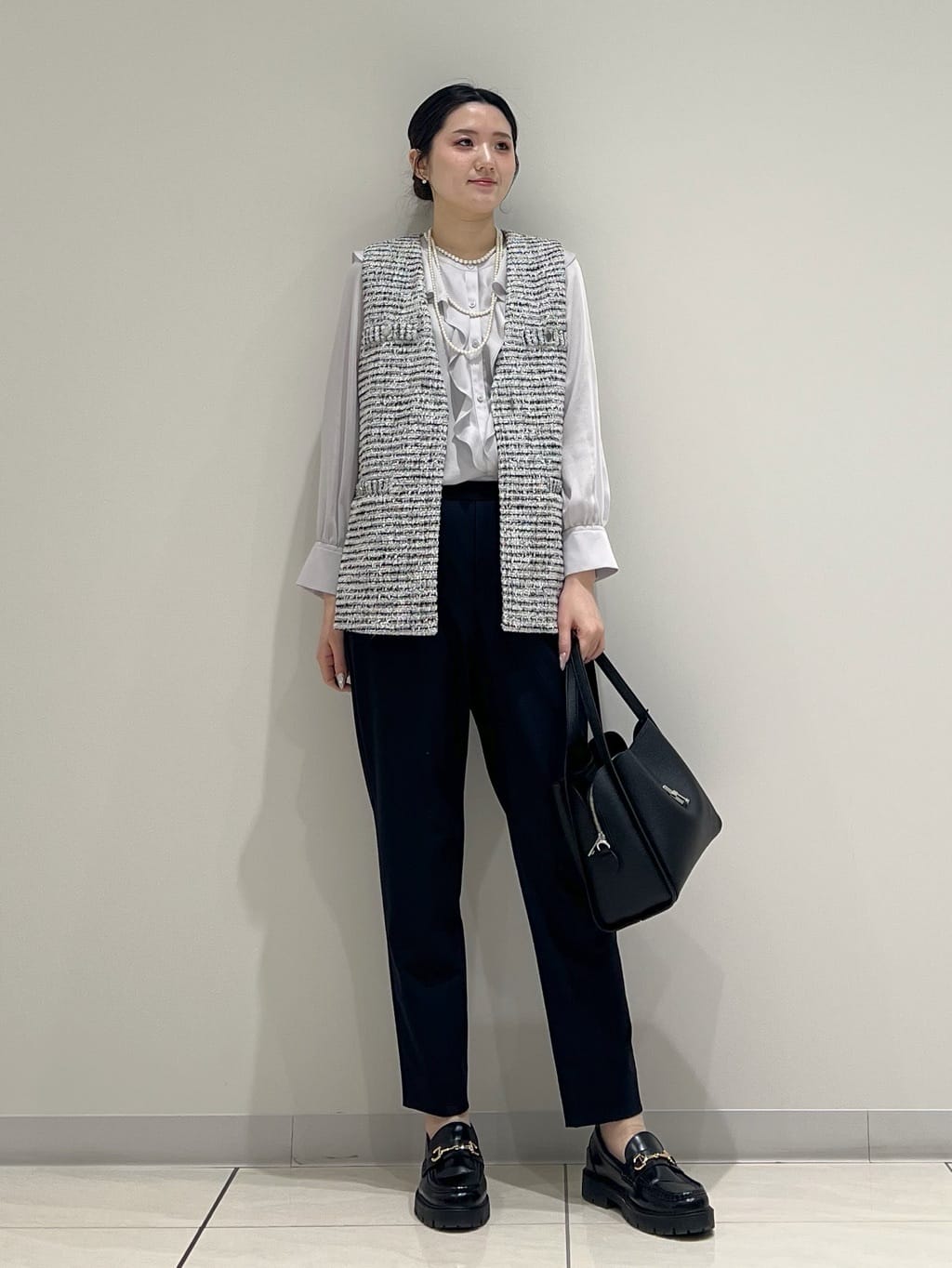 T.Kさんの「INDIVI｜【洗える】ラッフルサテンブラウス」を使ったコーディネート